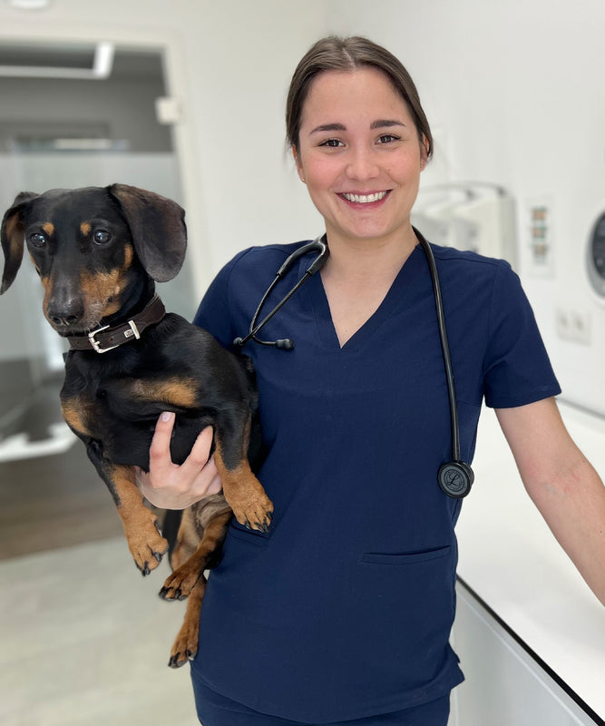 Tierärztin Laura mit Patientin